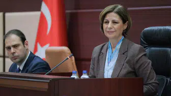 Ayşe Ünlüce kimdir?