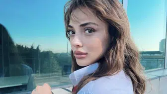 Rabia Soytürk'ün adrenalin tutkusu : Ünlü oyuncu paraşütle atladı