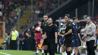 Galatasaray'ın hazırlık maçında Okan Buruk'a kırmızı kart!