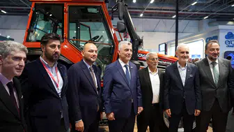 Ticaret Bakanı Ömer Bolat Albayrak Grubu standını ziyaret etti