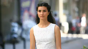 Tuba Büyüküstün ve Derya Pınar Ak arasında ne oldu ? İkili arasında gerginlik mi var ?