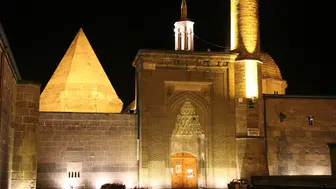 Hunat Hatun kimdir? Tarihsel rolü ve mirası nedir?