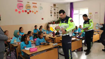 Bayburt'ta ilkokul öğrencilerine trafik güvenliği eğitimi verildi mi ?