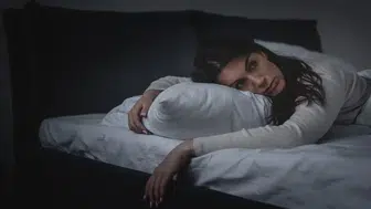 Gece sık sık uyananlar için uzmanlardan önemli uyarılar