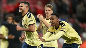 Arsenal, Sunderland'i 2-0 mağlup ederek ligde 4'te 4 yaptı