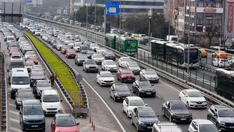 İstanbul'da trafikte kaybedilen zaman ne kadar ?