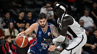 Anadolu Efes evinde Beşiktaş'ı mağlup etti!