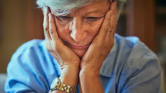 Alzheimer hastalığı riski tek bir testle belirlenebilir mi? Belirtiler ne zaman ortaya çıkabilir?
