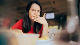 Yemek yerken öksürük ve boğazda takılma hissi neden olabilir?