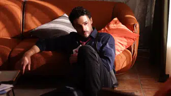 Alıkara dizisinin konusu, oyuncuları ve yayın bilgileri nelerdir?