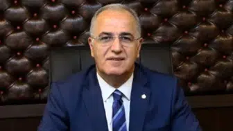 Mehmet Akif Üstündağ kimdir ve hangi başarılarıyla tanınmaktadır?