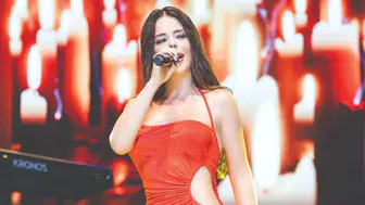 Simge Sağın'a gönderilen 101 gülün ardındaki gizem ne olabilir ?