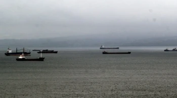 Karadeniz’de fırtına uyarısı: Yük gemileri limana demirlendi