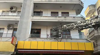Antalya'da 3 katlı binada korkutan yangın