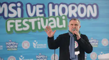 Bakan Bak, Esenler'de düzenlenen '11. Hamsi ve Horon Festivali'ne katıldı