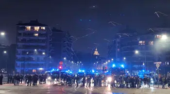 İtalya'da kültür merkezi kapatıldı, sokaklar savaş alanına döndü : 11 polis yaralandı