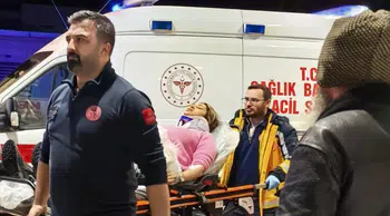 Bursa'da otomobil peyzaj duvarına çarptı : 2 kişi yaralandı