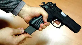 Antalya'da ruhsatsız silah operasyonu : 5 şüpheli gözaltına alındı