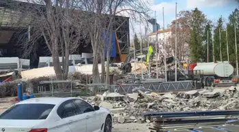 Ankara'da spor salonunun kontrollü yıkımı sırasında duvar çöktü