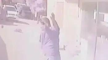 İzmir'de alacak verecek kavgası : 1 kişi yaralandı