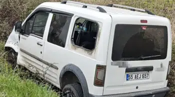 Bafra'da korkutan kaza : Kontrolden çıkan araç su kanalına uçtu