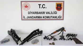 Diyarbakır'da çok sayıda silah ve mühimmat ele geçirildi