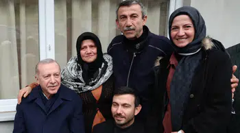 Cumhurbaşkanı Erdoğan Rize'de komşularıyla bayramlaştı