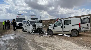 Malatya'da 2 araç çarpıştı : Kazada 4 kişi yaralandı