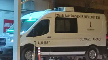 İzmir'de karşıya geçmek isteyen motosiklet sürücüsü suya kapıldı