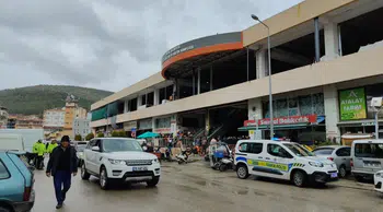 Burdur Bucak'ta pazar yerinde kanlı kavga : 5 kişi bıçakla yaralandı