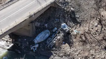 Kastamonu'da beton mikseri köprüden düştü, sürücü ağır yaralandı