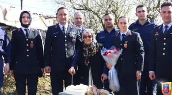 Jandarma Genel Komutanlığı'ndan Emine Teyze ve Pakize Teyze'ye teşekkür