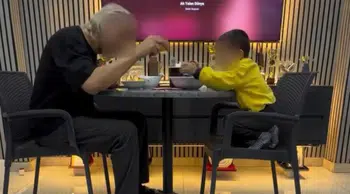 İzmir'de çocuğunu alkol masasına oturtan baba hakkında karar verildi