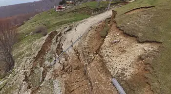 Samsun Ladik'te heyelan meydana geldi : Yollar kapandı , elektrikler gitti