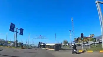 Gaziantep'te akaryakıt yüklü tır devrildi : 2 yaralı