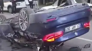 Diyarbakır'da kaza : Otomobil ters takla attı