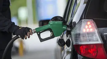 Milyonlarca araç sahibini ilgilendiriyor : Benzin ve motorine indirim geliyor