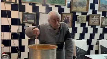 Fakir fukaranın babası Hasan amca kimdir, kaç yaşında ve dükkanı nerede?