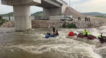 Bursa'da dereyi traktörle geçmek isteyen 10 işçi ölümden döndü