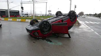 Malatya'da otomobille çarpışan araç ters döndü : 2 kişi yaralandı