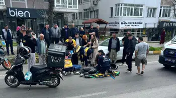 Lüleburgaz'da otomobil motosiklete çarptı : 2 genç yaralandı
