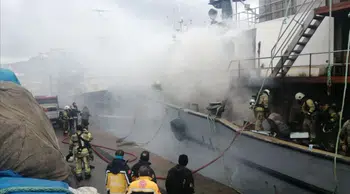 İstanbul Sarıyer'de yangın paniği : Tekne alev aldı