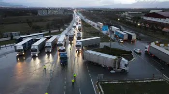 Erzincan-Gümüşhane kara yolunda kar : Ağır tonajlı araçlara izin yok
