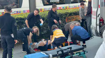 Eskişehir'de kaldırımda geri manevra yapan araç yayayı ezdi