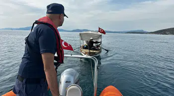 Kuşadası açıklarında tekne arızası : Sürüklenen 3 kişi kurtarıldı