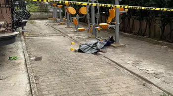 İzmir'de kahreden olay : Cam silerken düşen yaşlı adam öldü