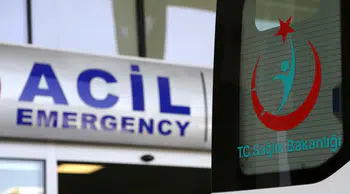 Afyonkarahisar'da otomobil bariyerlere çarptı : 2 kişi yaralandı