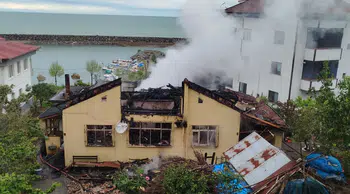 Trabzon Araklı'da ev yangını : 2,5 ton fındık küle döndü
