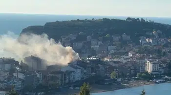 Bartın'da çatı yangın : Yaşlı çifti vatandaşlar kurtardı