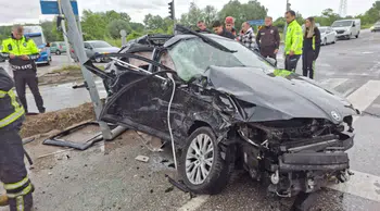 Sakarya'da zincirleme kaza : 4'ü ağır 6 kişi yaralandı